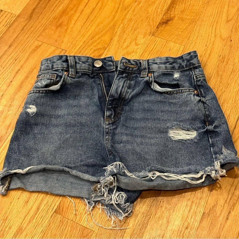 Denim & Co size 6 jean shorts distressed high waist